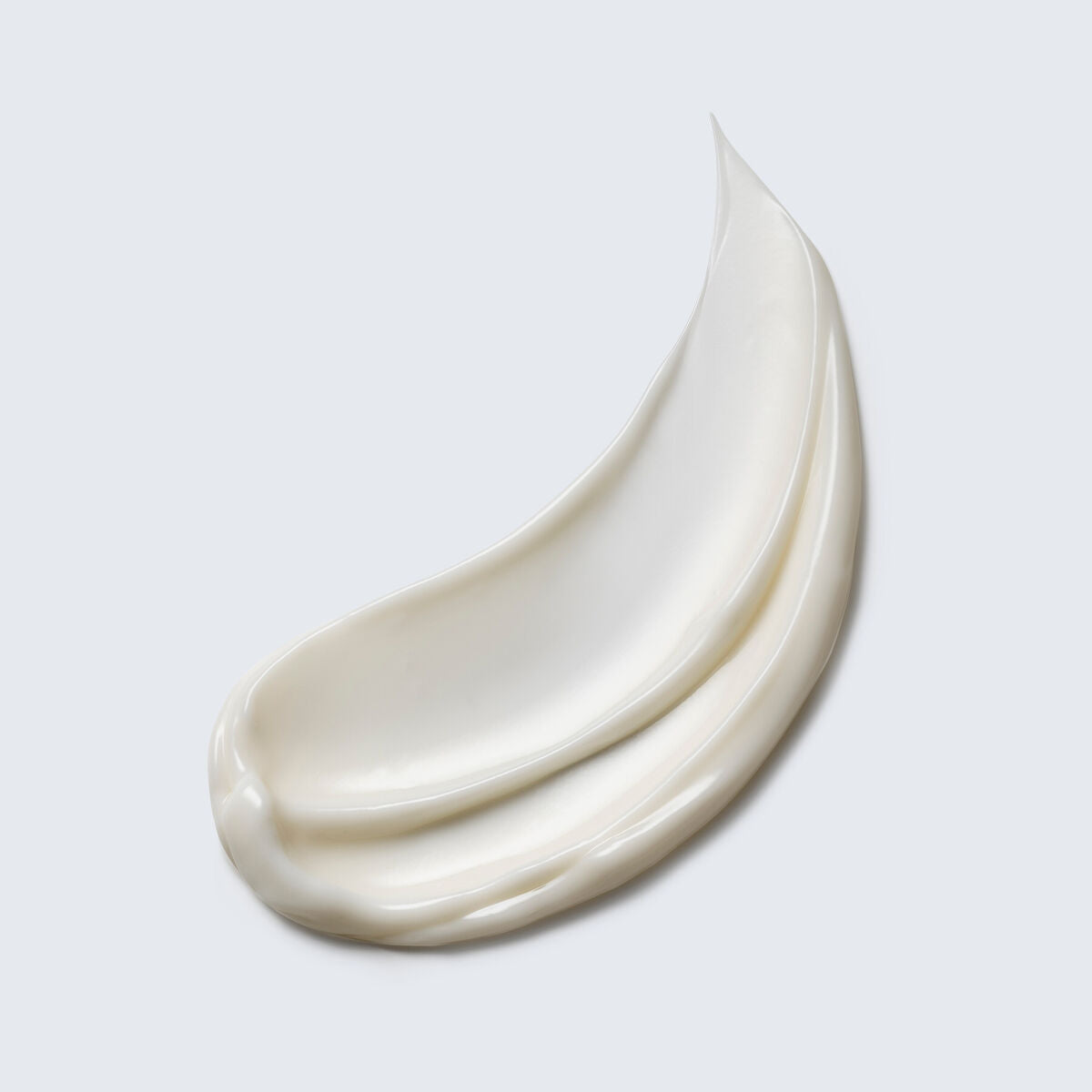 Texture of Estee Lauder REVITALIZING SUPREME+ cream, demonstrating a smooth and rich consistency.