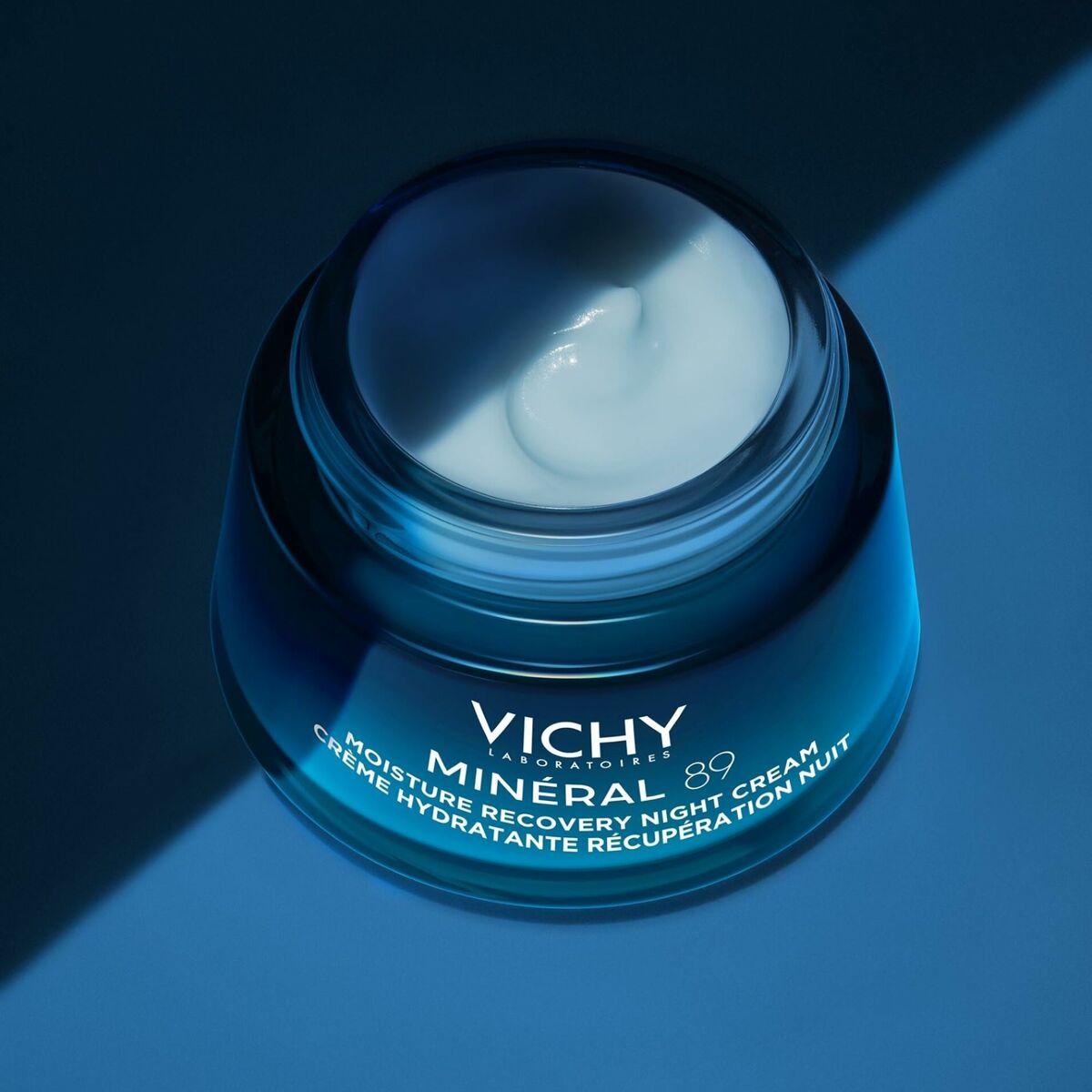 Vichy MINÉRAL 89 face cream in a blue jar, enriched with minerals for hydration and skin recovery.