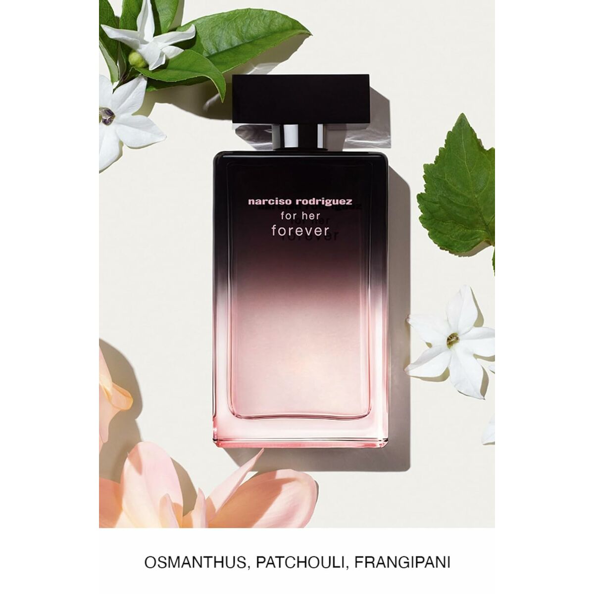 Flacon du parfum unisexe Narciso Rodriguez Forever avec fleurs blanches et feuillage.