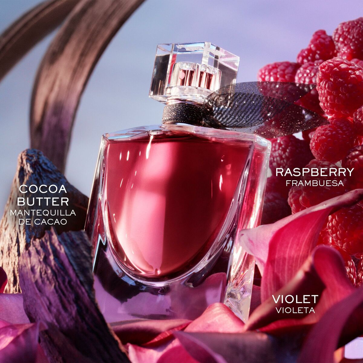 Flacon de parfum Lancôme LA VIE EST BELLE, notes de beurre de cacao, framboise et violette.