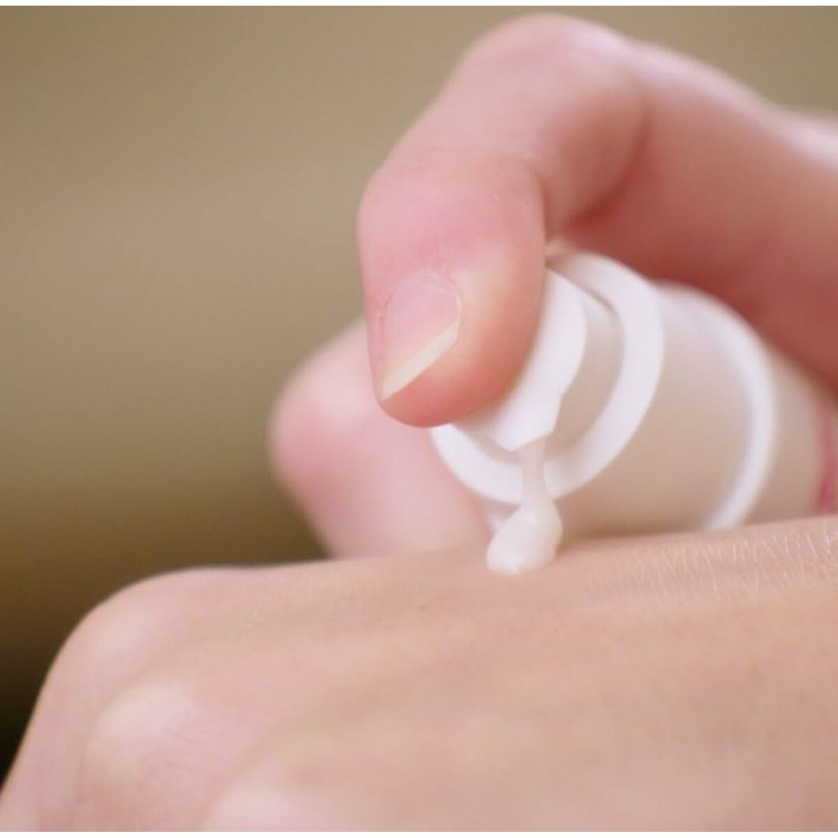 Application of Topicrem Before Booster anti-dark spot serum on skin for brightening and skincare benefits.