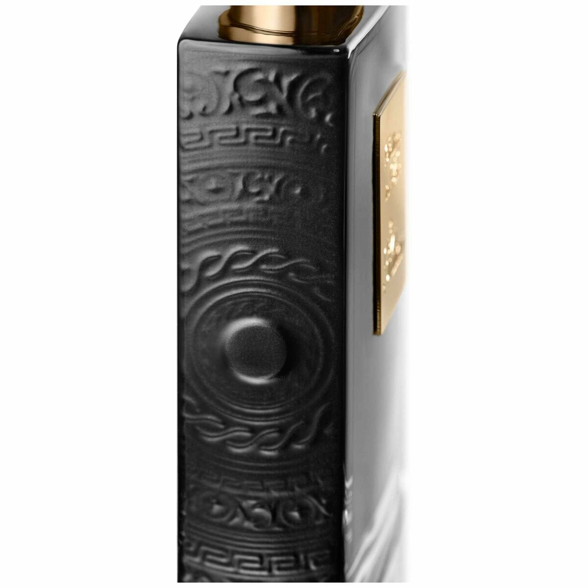 Détail du flacon de parfum Kilian Straight to Heaven avec design noir et doré, 50 ml.