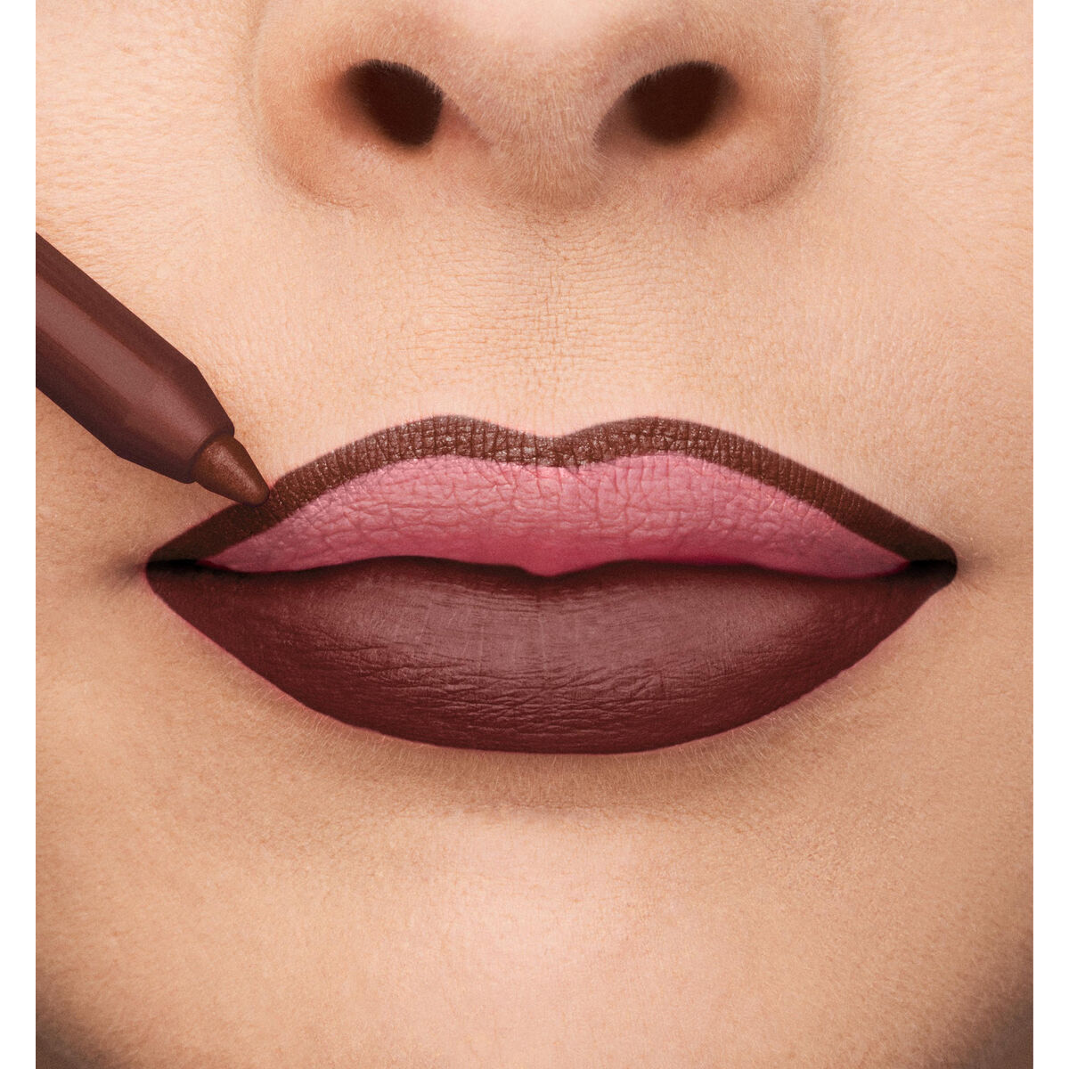 Application of Collistar Nº 4-Caffe lipstick on lips, showcasing a rich, dark color and precise lip contouring.