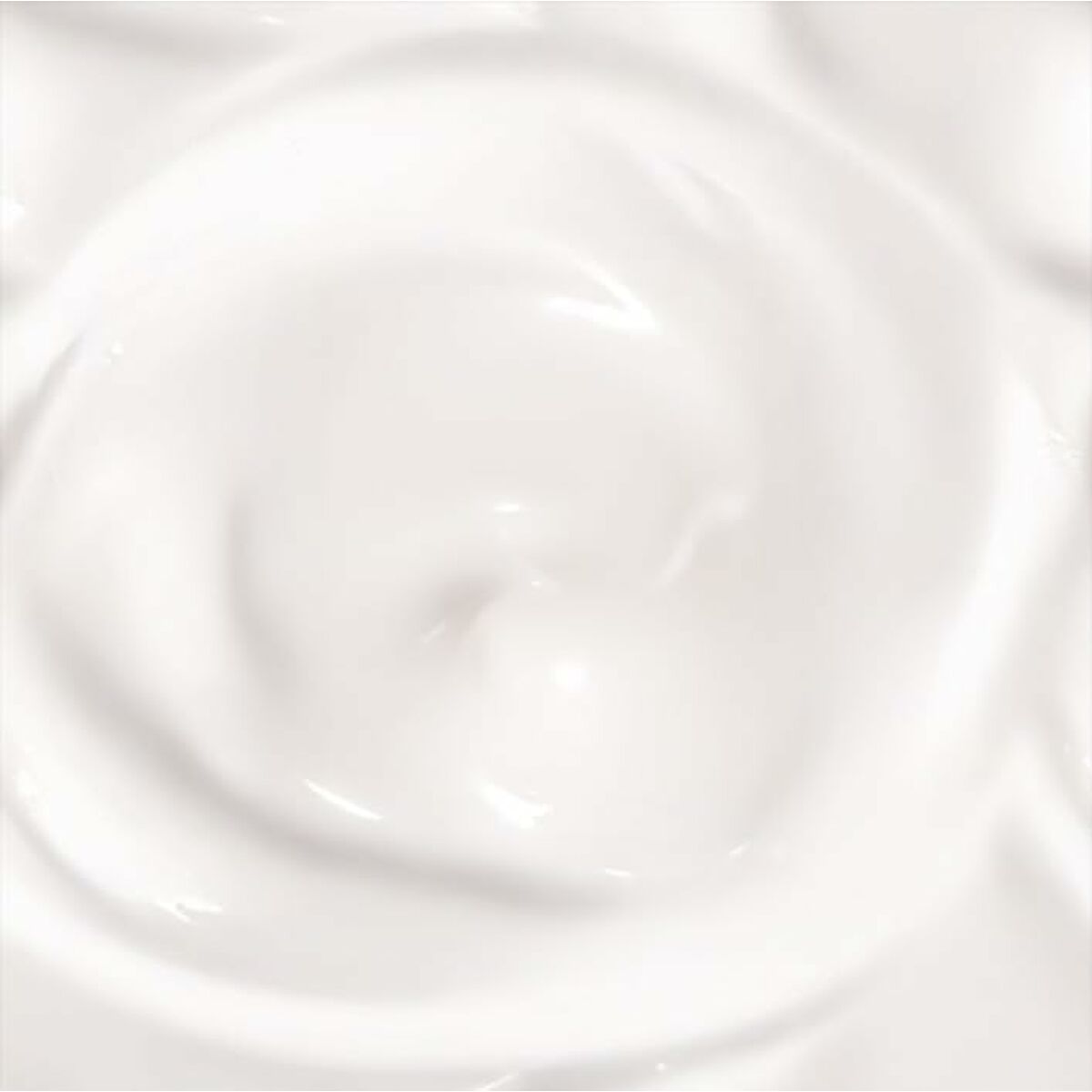 Texture of Collistar Lift eye cream, showcasing a smooth and creamy consistency ideal for skincare.