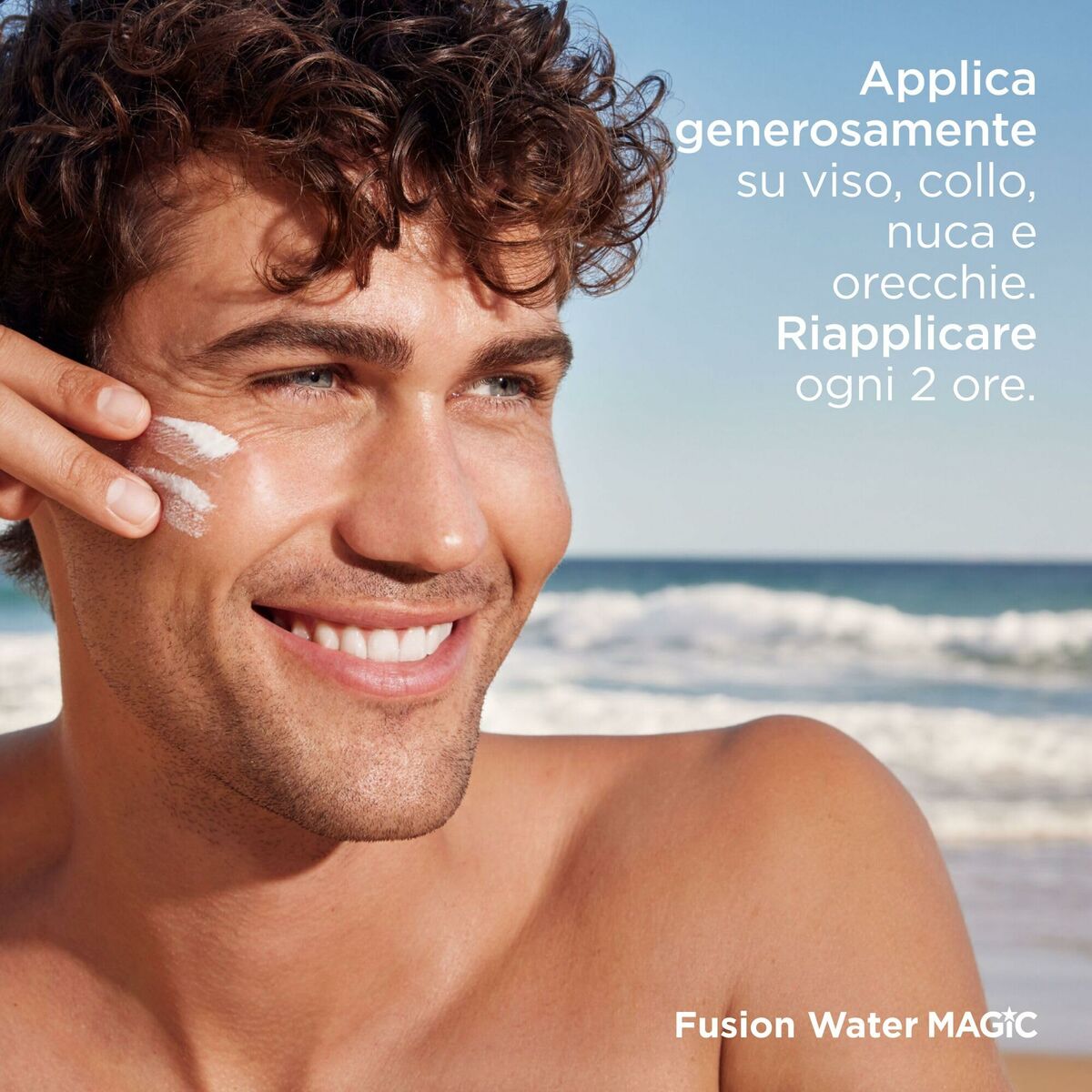 Homme appliquant généreusement un protecteur solaire sur son visage à la plage, recommandation tous les 2 heures.