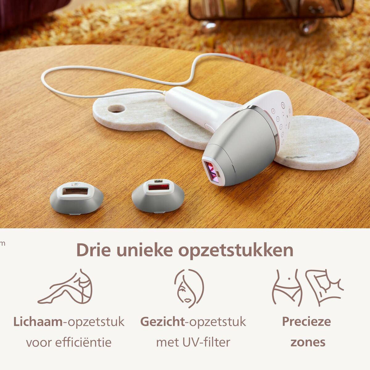 Épilateur à lumière pulsée Philips BRI946/00 avec trois embouts uniques pour le corps et le visage.