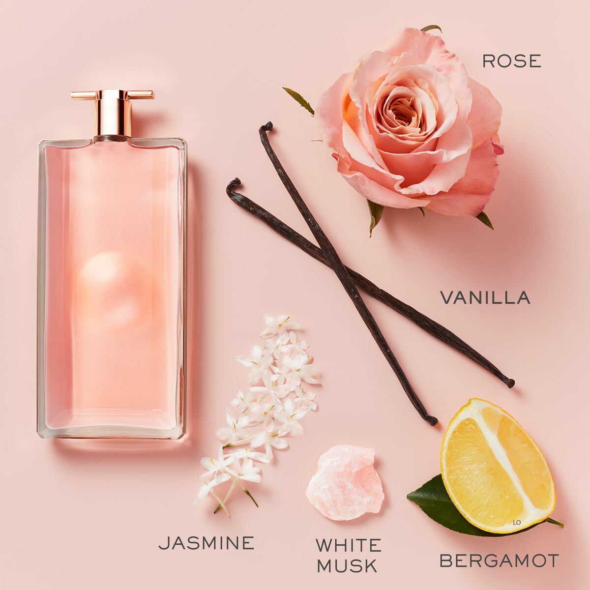 Parfum Femme Lancôme Idole EDP 25 ml with rose, vanilla, jasmine, white musk, and bergamot on a pink background.